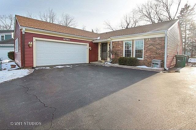 1st image of 4981 Carriage Dr