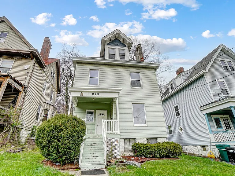 870 Rockdale Ave — Photo 1