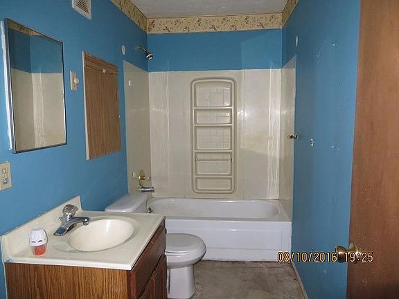 4th image of 221 Cladorbon Dr