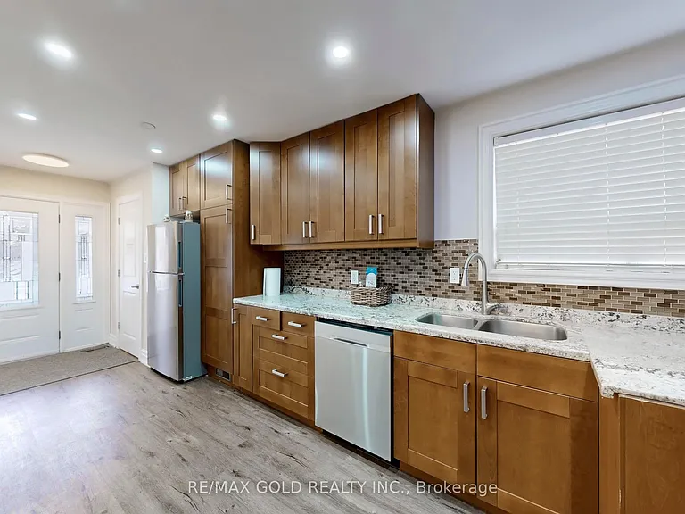 189 Kingsview Blvd — Photo 17
