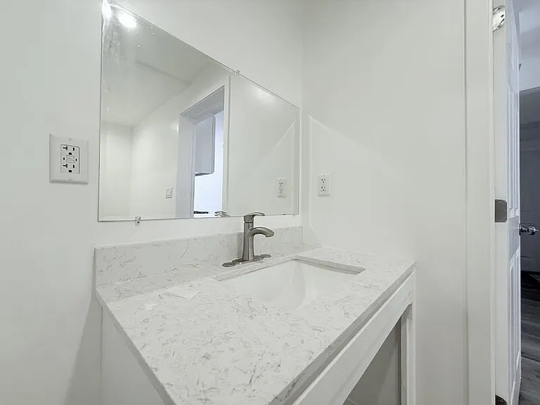 1258 Leighton Ave #B — Photo 5
