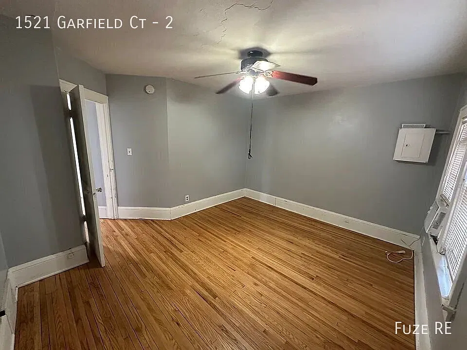 Great 1BR/1BA Duplex With Bonus Room Available Now! — Photo 3