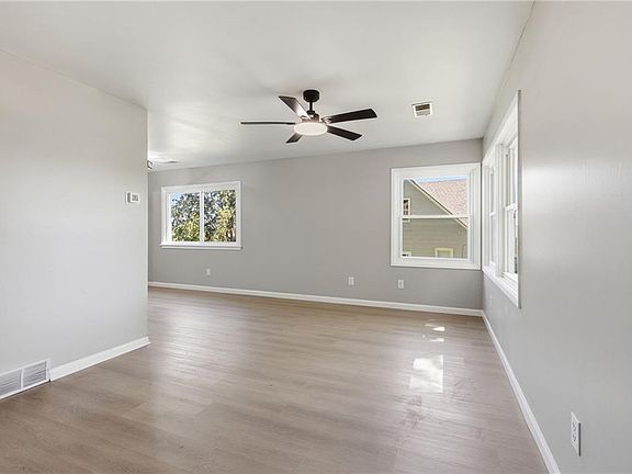 5th image of 910 Olive St
