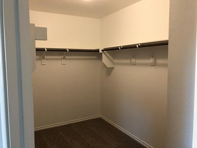 1008 Emerald Dr — Photo 9