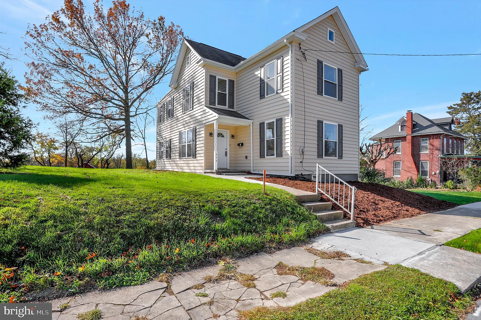 434 W Queen St photo 1