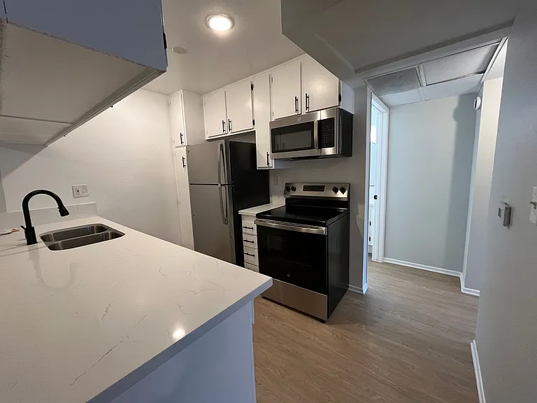 951 S. Oxford Ave. — Photo 104