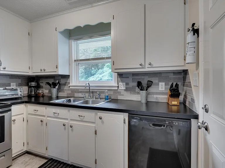 201 Parthenia Dr — Photo 14