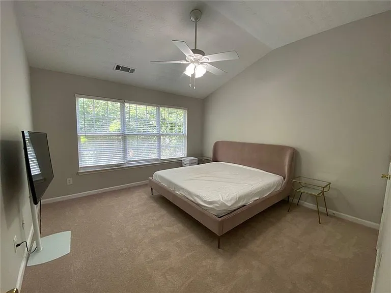 677 Kenridge Dr — Photo 22