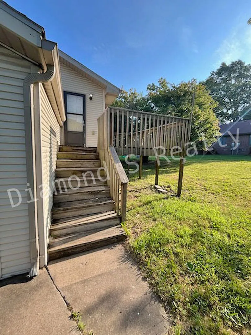 1204 Flora Street - A — Photo 3