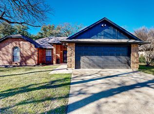 941 Lake Ridge Dr, Azle, TX 76020