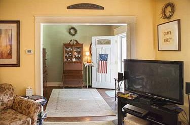 Old view into foyer.