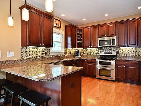 5th image of 811 Westminster Ln