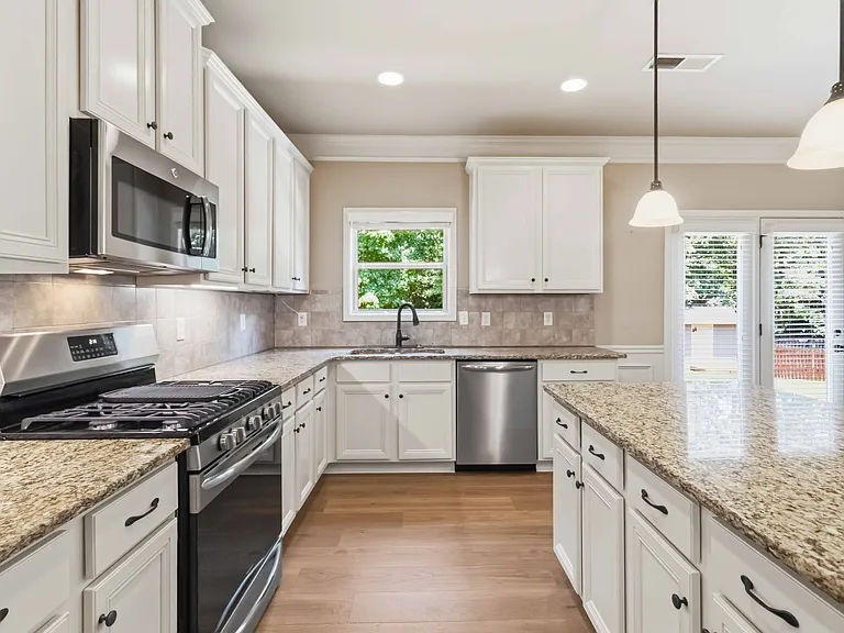 310 Strasburg Dr — Photo 14