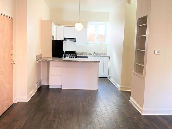 4th image of 124 Lexington Ave APT 2