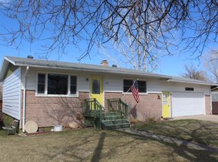1002 East St, Edgemont, SD 57735