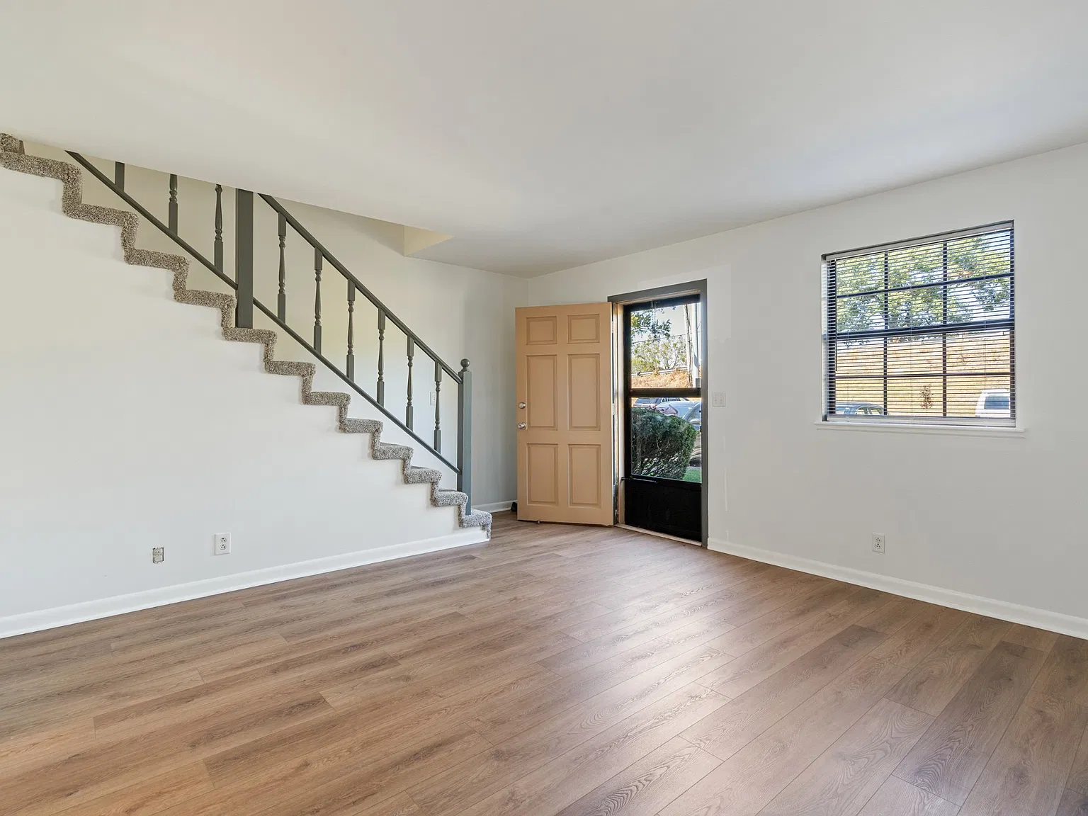2 bed, 1.5 bath, 1080 sqft, $1,490 — Photo 4