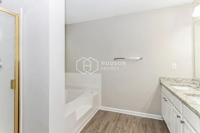515 Gonzaga Cir — Photo 9