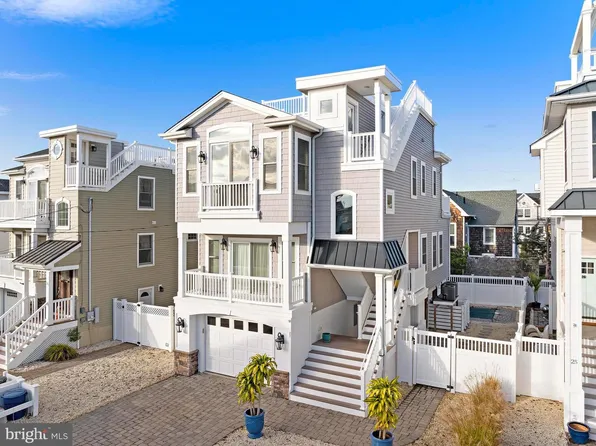 27 W South 33rd St, Long Beach Township, NJ 08008