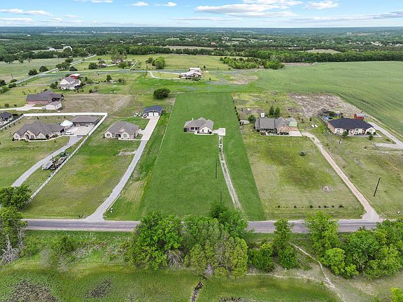 2nd image of 809 Schneider Rd