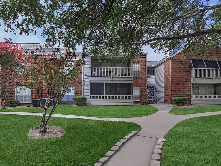 Sawgrass Apartments — Photo 31