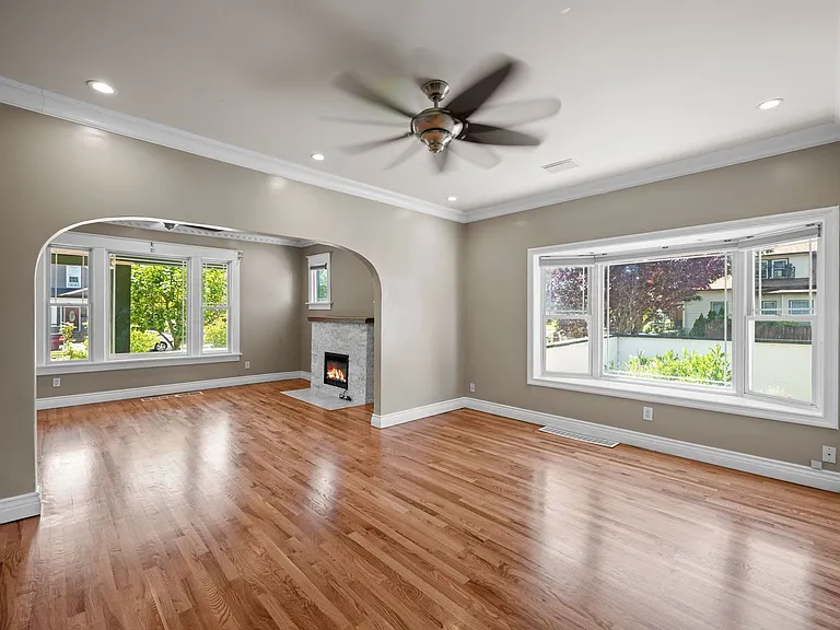 1028 W Chelan Ave — Photo 7