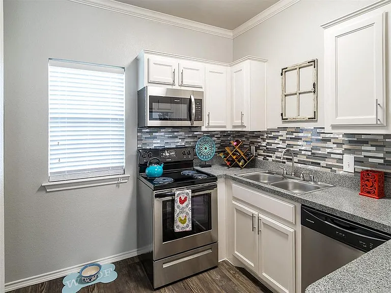 Residences at Holly Oaks — Photo 1