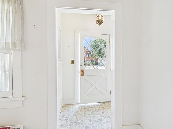 2nd image of 1000 Josephine St