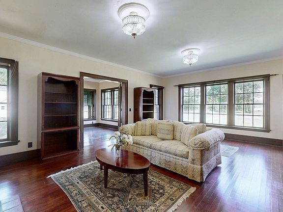 4th image of 1007 Poplar St