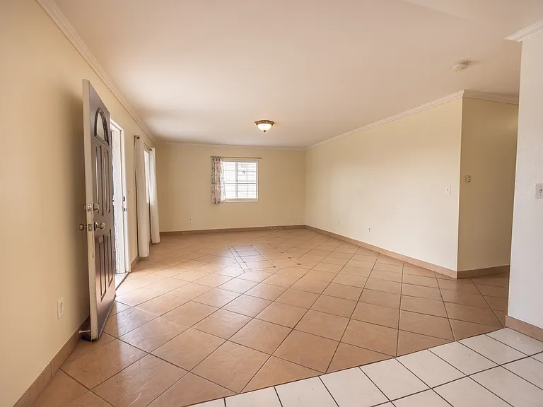 429 S Ferris Ave — Photo 3