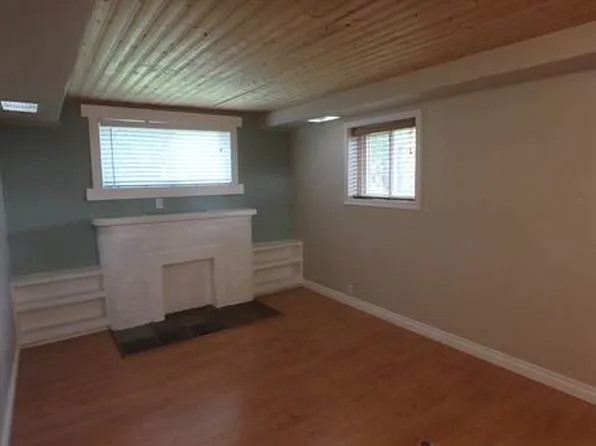 756 5a St NW #1A, Calgary, AB T2N 1R4