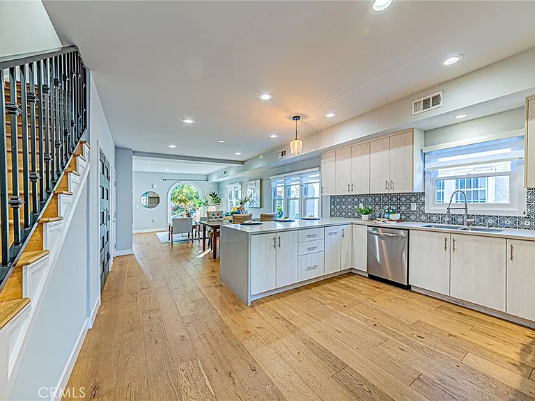1226 Meadowbrook Ave — Photo 9