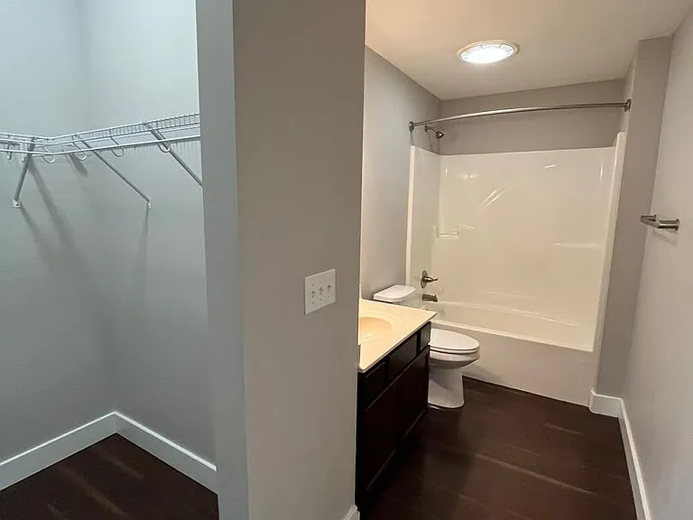 631 N College Ave — Photo 33