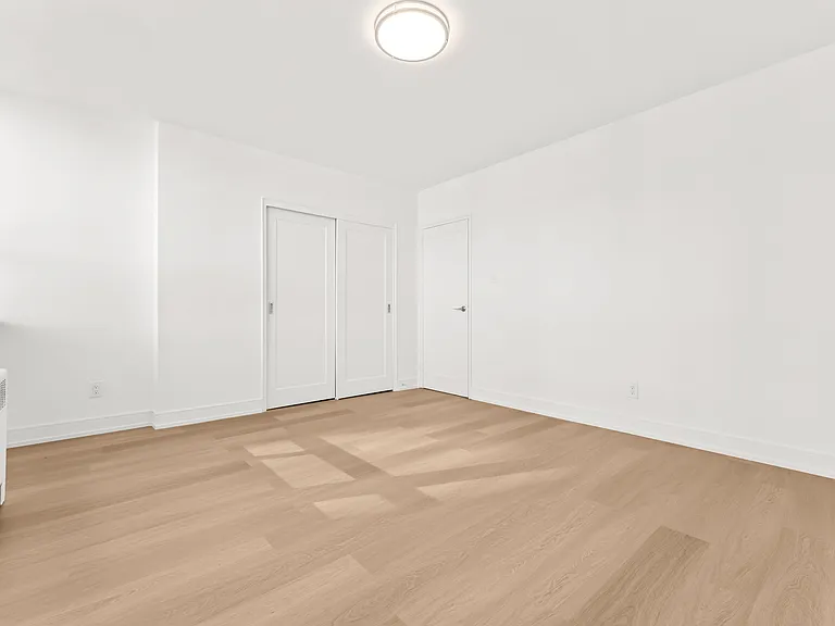 118 Tyndall Ave — Photo 17