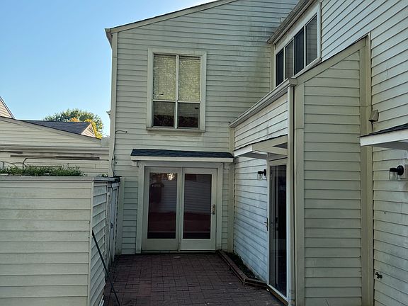 3rd image of 7039 Stonington Ln