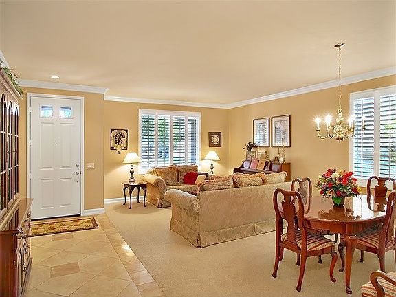 Entry/Living/Dining (2)