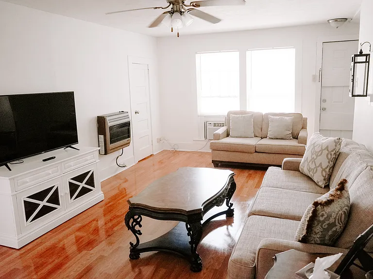 135 Gilbert Ct — Photo 17