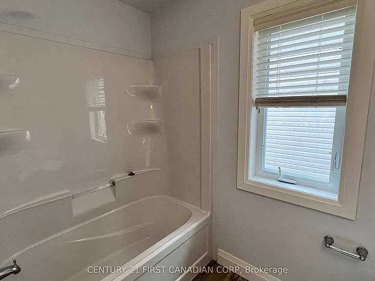 1660 Valhalla St — Photo 13
