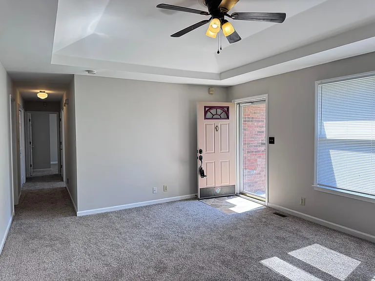 438 Kelsey Dr — Photo 6