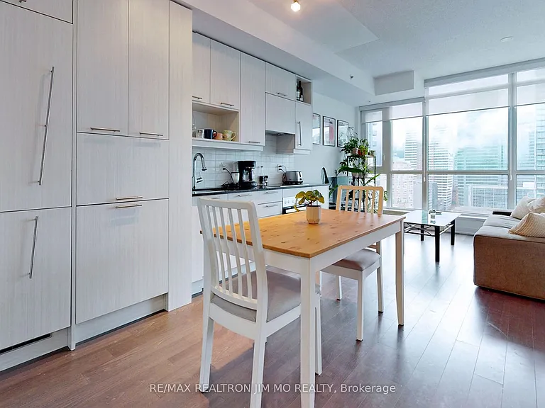 199 Richmond St W #2105 — Photo 11