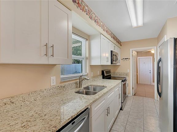 3rd image of 380 Kingsley Dr