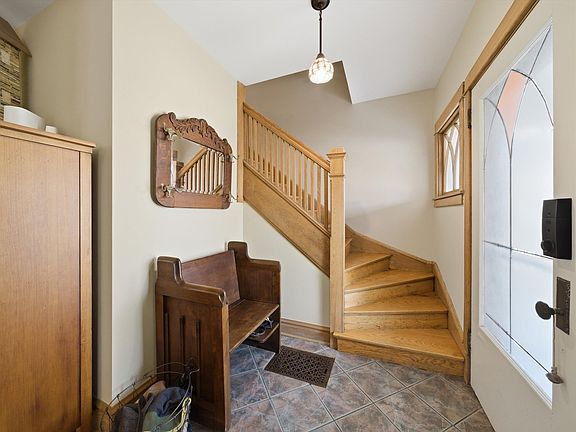 5th image of 527 Lyman Ave