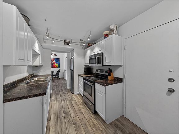 4th image of 4400 Hillcrest Drive #704