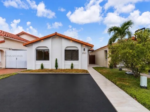 2523 W 65th St, Hialeah, FL 33016