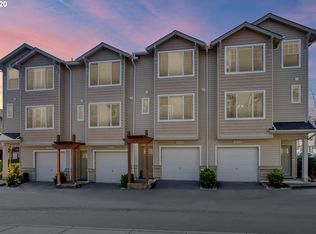 10736 NE Gateway Pl, Hillsboro, OR 97006