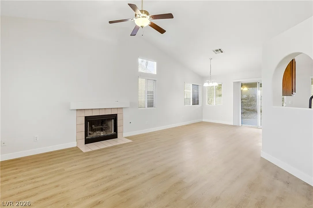 3 bed, 2.0 bath, 1468 sqft, $2,050 — Photo 4