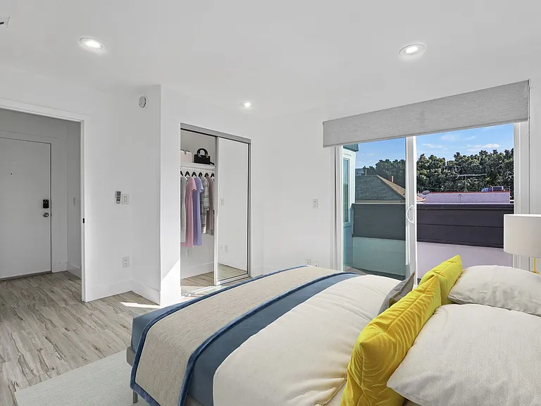 850 N Van Ness Ave — Photo 36