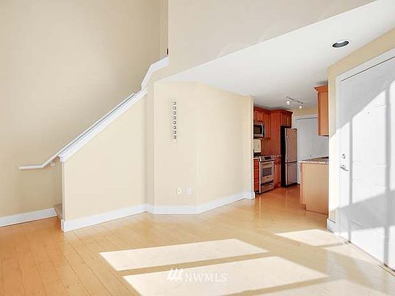 5th image of 231 Belmont Ave E Unit 401