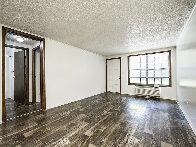 Camellia Court Apartments — Photo 40