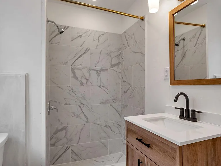 12 Montrose Ave — Photo 21