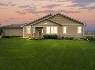 W153S7169 Rosewood Cir, Muskego, WI 53150